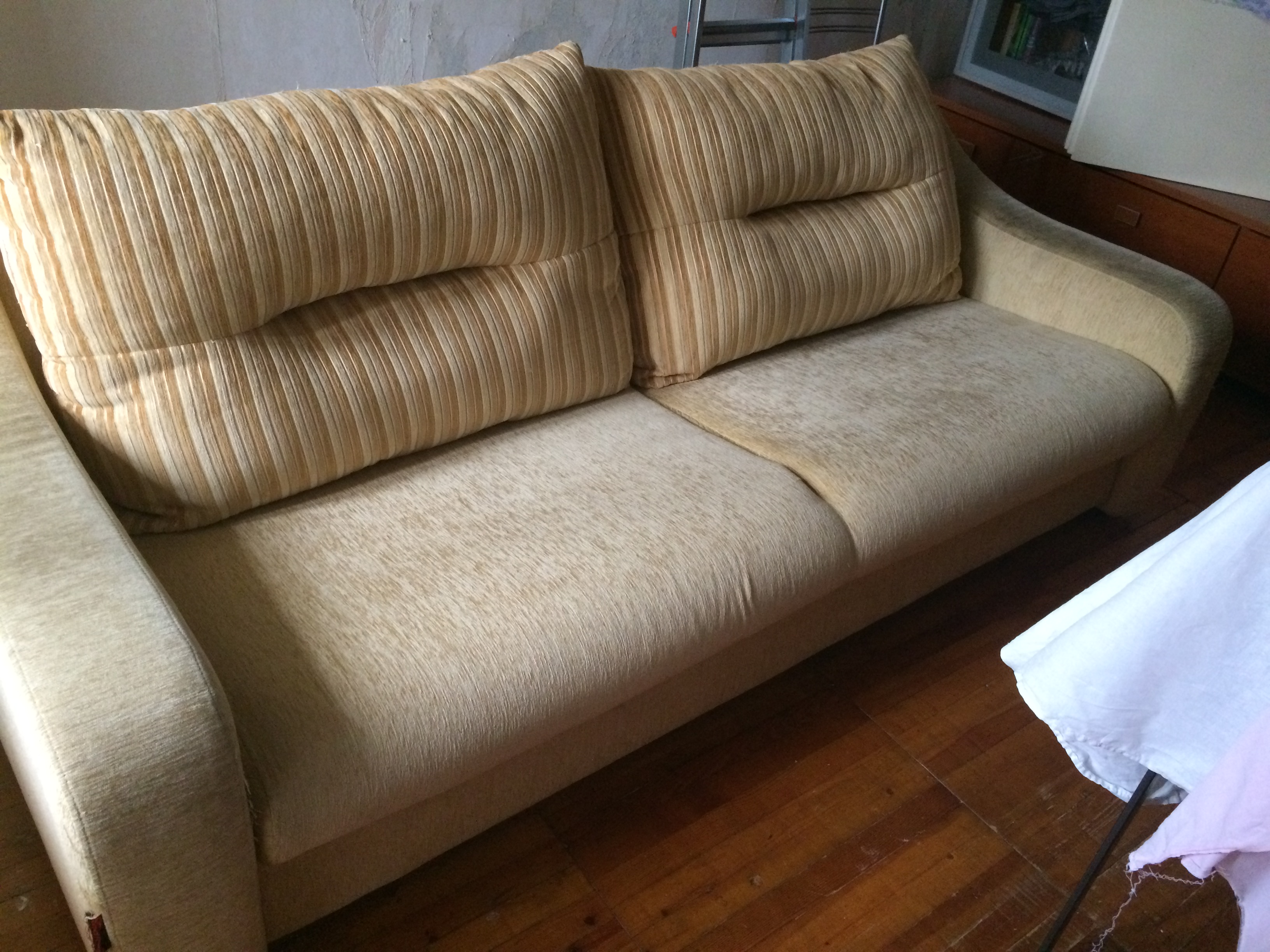 Даром мягкий диван